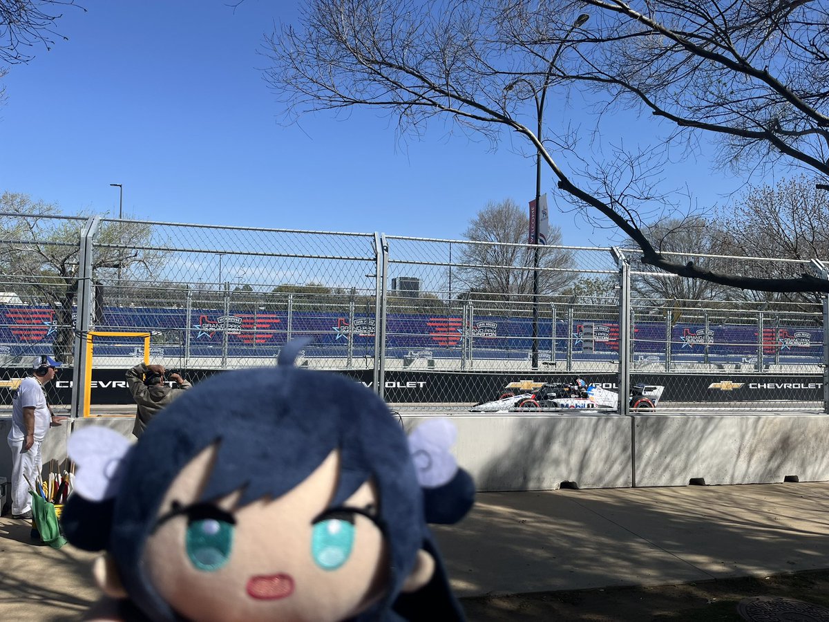 Generic pony tweet media