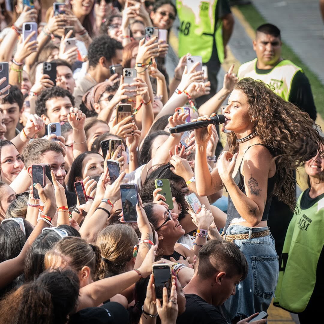 fndgfletcherbr's tweet photo. Há exatamente 2 anos, Fletcher se apresentava no Lollapalooza Argentina, marcado também como o seu primeiro show na América Latina 🥹🖤 https://t.co/kK2pR1jgcP