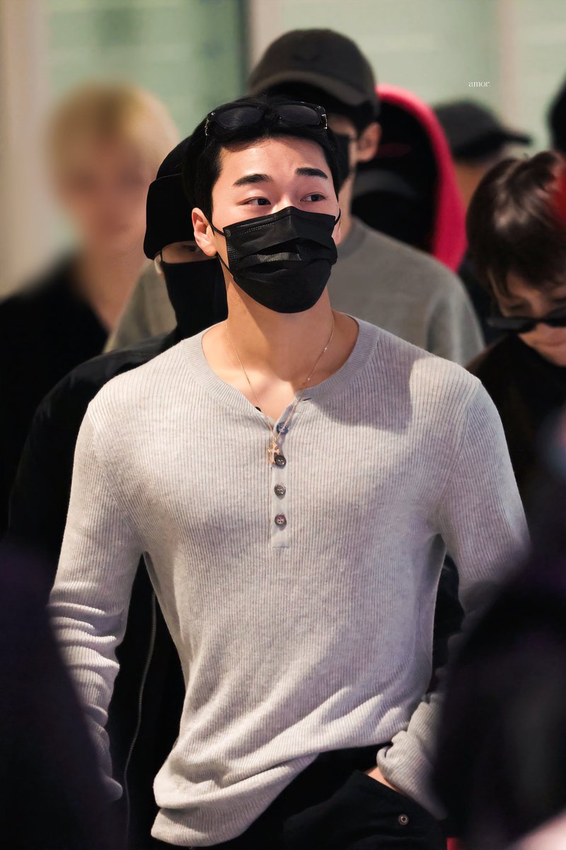 산 (@blvckm00d) on Twitter photo 