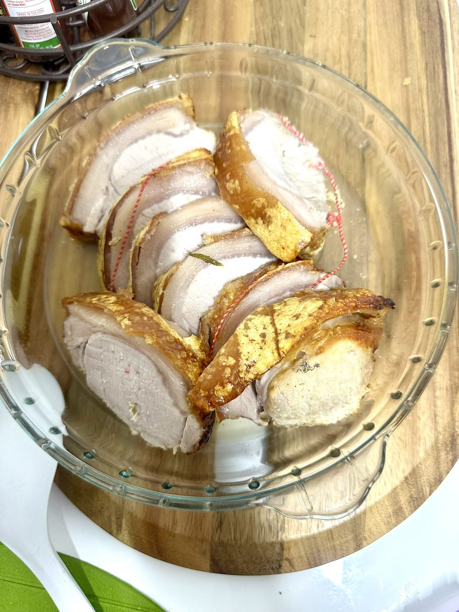 zennyelsie's tweet image. Dinner last night: pork loin roast paired with veggie, pear and apple roast #dinnerideas #homecooking  #homecookedmeal  #dinner