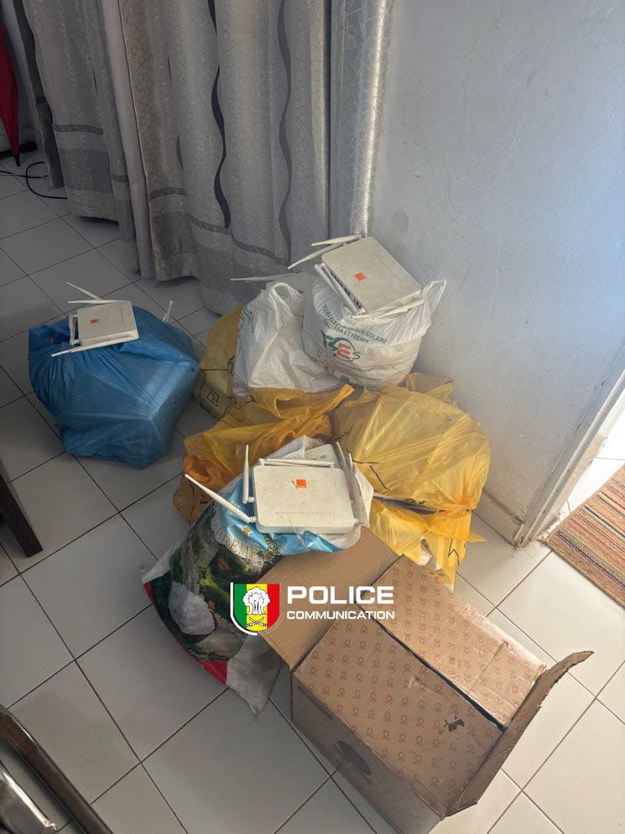 🚨 Thiaroye : un homme arrêté avec 97 modems Wi-Fi volés destinés à la revente illégale au marché.
Placé en garde à vue, l’enquête continue. #Senegal