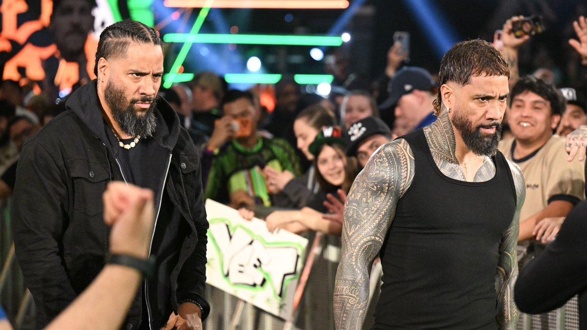 Get the crowd rockin’. Ꮺ NOT ½ @WWEUsos tweet media