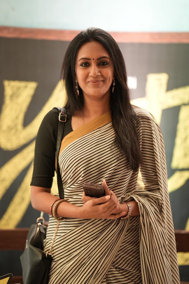 cover_she's tweet photo. Beast of a beauty🥵🔥👇🏻👌🏻💯
Milfy max! #devadharshini 🥵🥵 https://t.co/Rmgw4iD1Mu