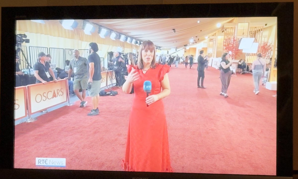 LaurenceTheBird's tweet photo. @RTEOne send a reporter all the way to Hollywood for a jolly for a few days..... just in case we pick up something at the Academy Awards  #OscarSunday #WasteOfMoney #Notions https://t.co/Mj64GJFxnR