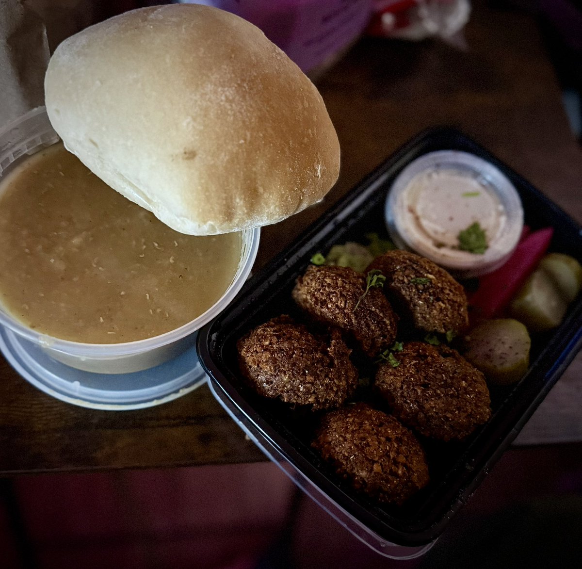 Garry B. (SALLOW MOTH) tweet media