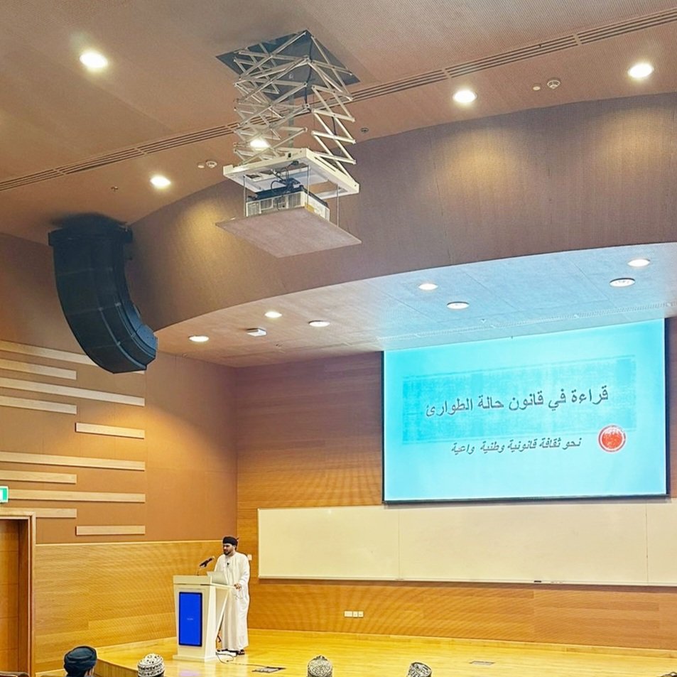 ma_droit87's tweet photo. 💡جانب من محاضرة اليوم "شرح قانون حالة الطوارئ العماني"⚖️

اللهم إحفظ بلادنا الغالية و وفق سلطاننا الجليل لكل خير.🥇 https://t.co/Sp0aHDCL0V