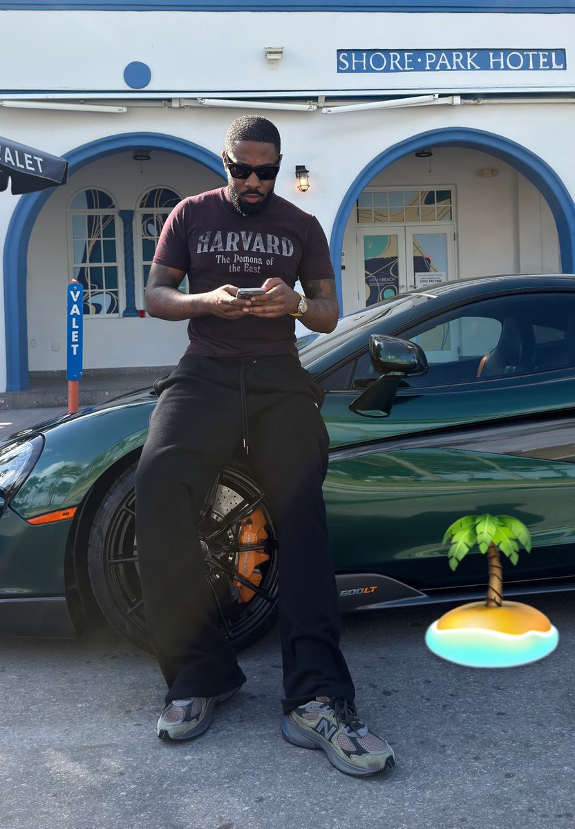 thebrentfaiyaz's tweet photo. Why yo' eyes in my car? https://t.co/NDOBE2XTpD
