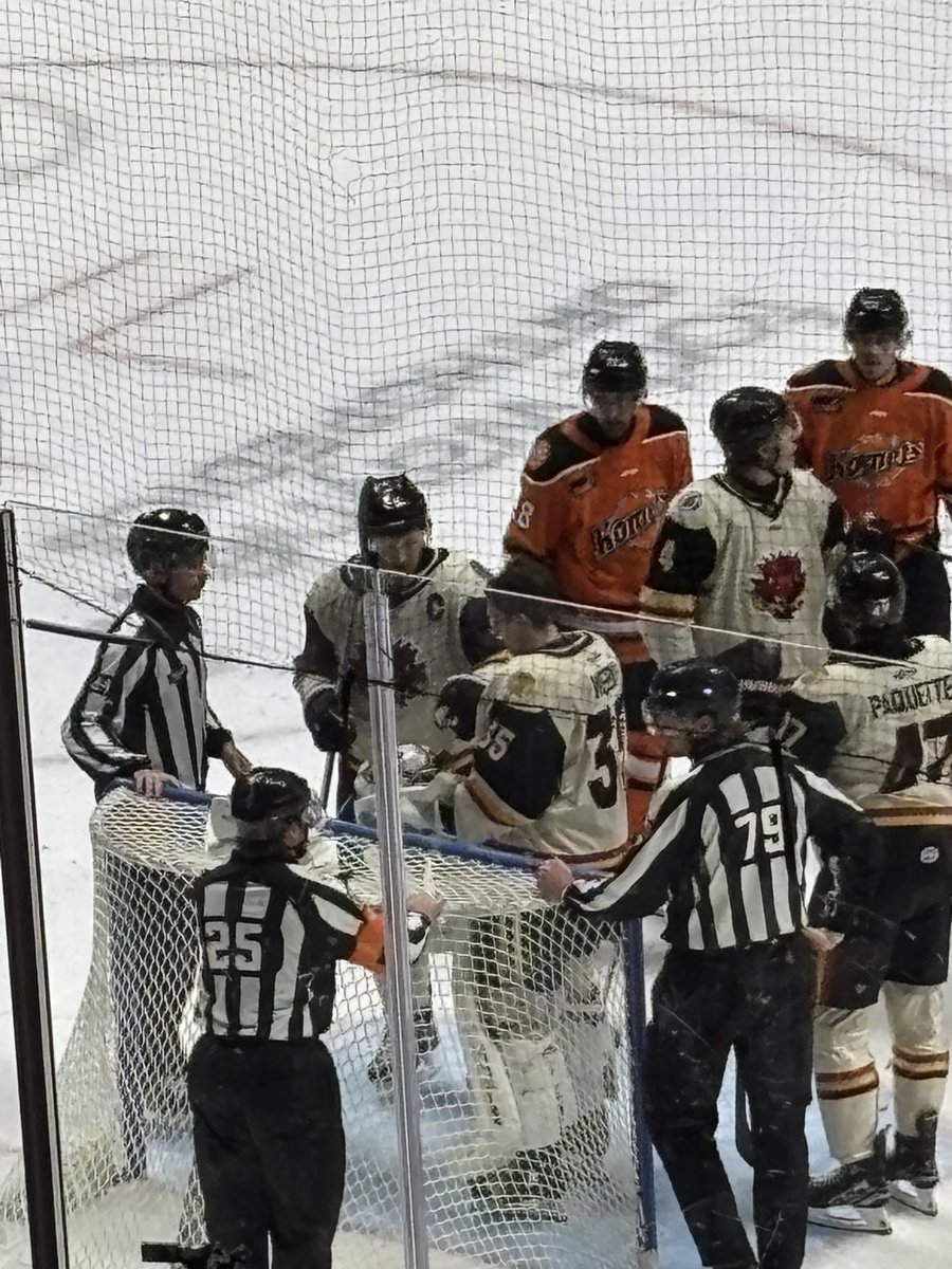 WE HAVE A PUCK IN THE MASK!!