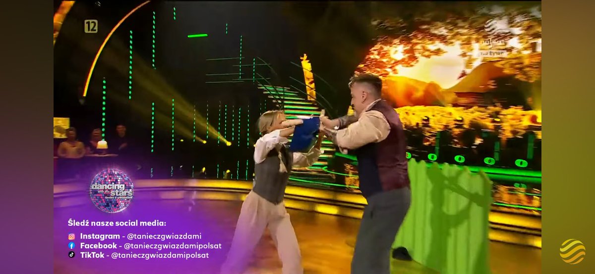 karolinaaaskh's tweet photo. friz:  -oj madziulka nie masz psychy 

magda: -to patrz teraz Karolku

#tanieczgwiazdami #mafiairl4 https://t.co/AQaKlMtekR