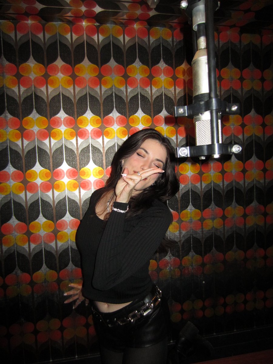 jelloannaa tweet media