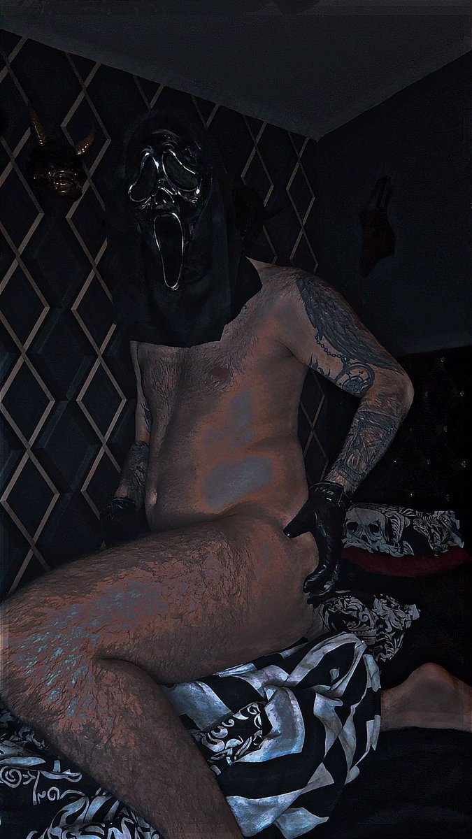 Maskeddolly97's tweet photo. Onlyfans back up and running for free and will remain free👀😏 feel free to sub😘 link in the comments😘 love you all and thank for the support, I know I’m a small account on here but i appreciate all of you😘. #tease #fyp #onlyfans #ghostface #darkromance #maskedmen #mootstwt https://t.co/yRh0xqaY86