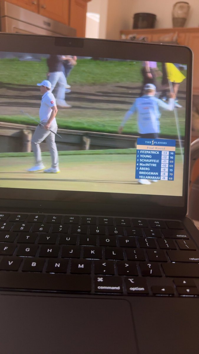 GallusDave's tweet image. Got in the car aberg was tied got out of the car he’s back 4. Bank account is begging for mercy. #rape