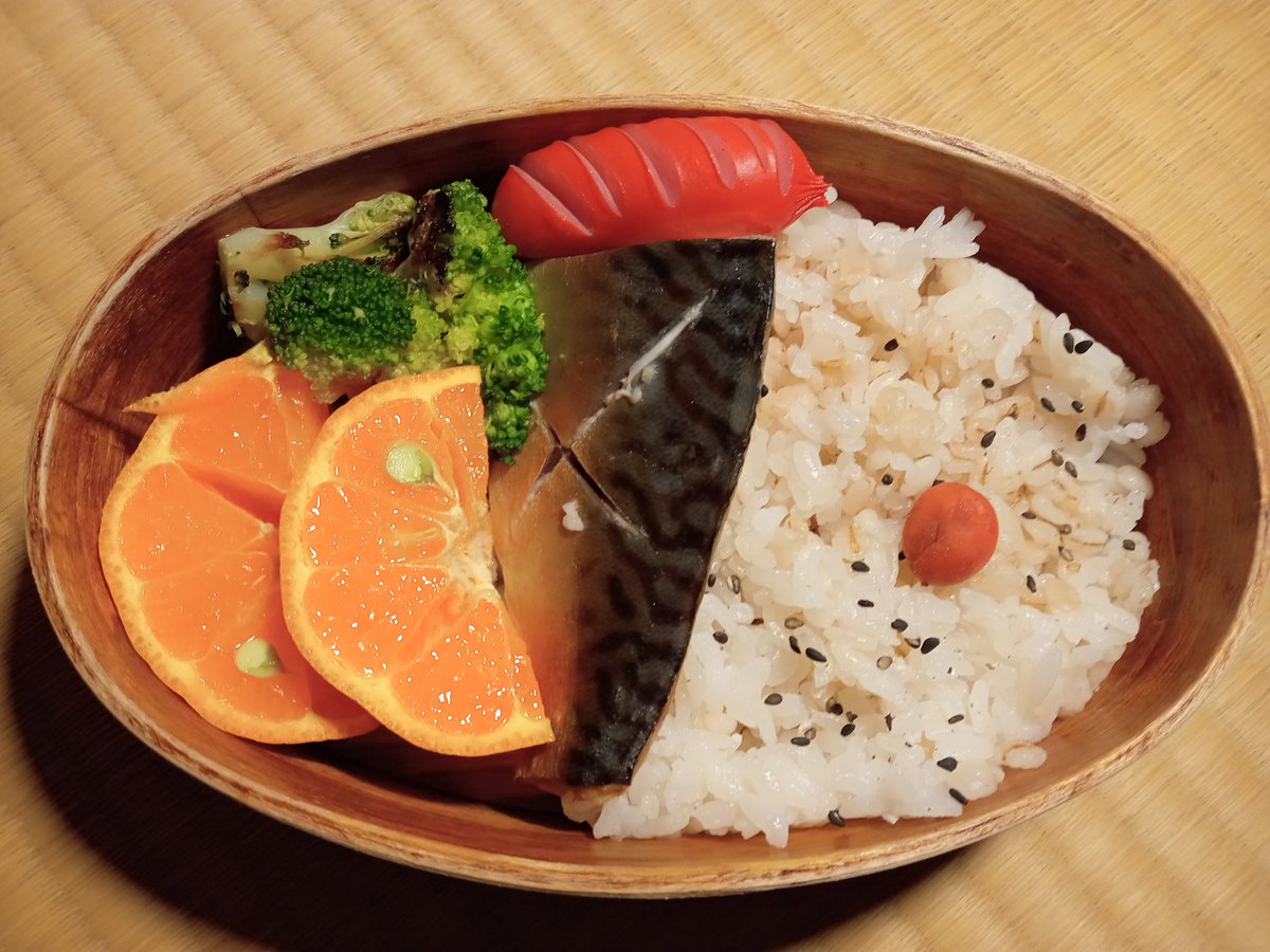 azusukun3815's tweet image. お弁当

鯖ﾎﾟﾝｶﾝ弁当◝('ω'ω'ω')◜ﾃﾞﾃﾞｰﾝ

今週は祝日がありますね(*ФωФ)ﾌﾌﾌ…

お弁当のおかず半分が「ﾎﾟﾝｶﾝ」のあづ弁を今週もよろしくお願いします✨✨
