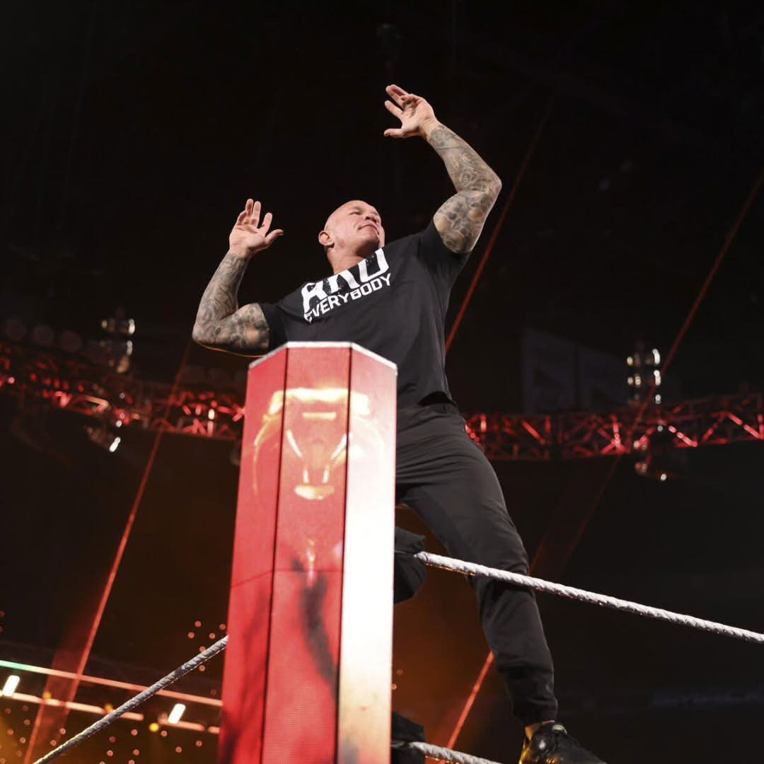 Strike first, questions later. 𓆙 Not @RandyOrton. tweet media