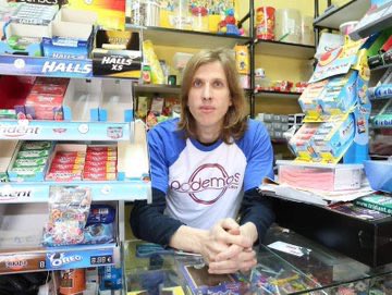 #EleccionesCastillaYLeón2026 Me das el Teleindiscreta, un paquete de Piper Mentolao y me guardas el fascículo de Dedales del Mundo. Y un Drácula p’al niño, arfavó.