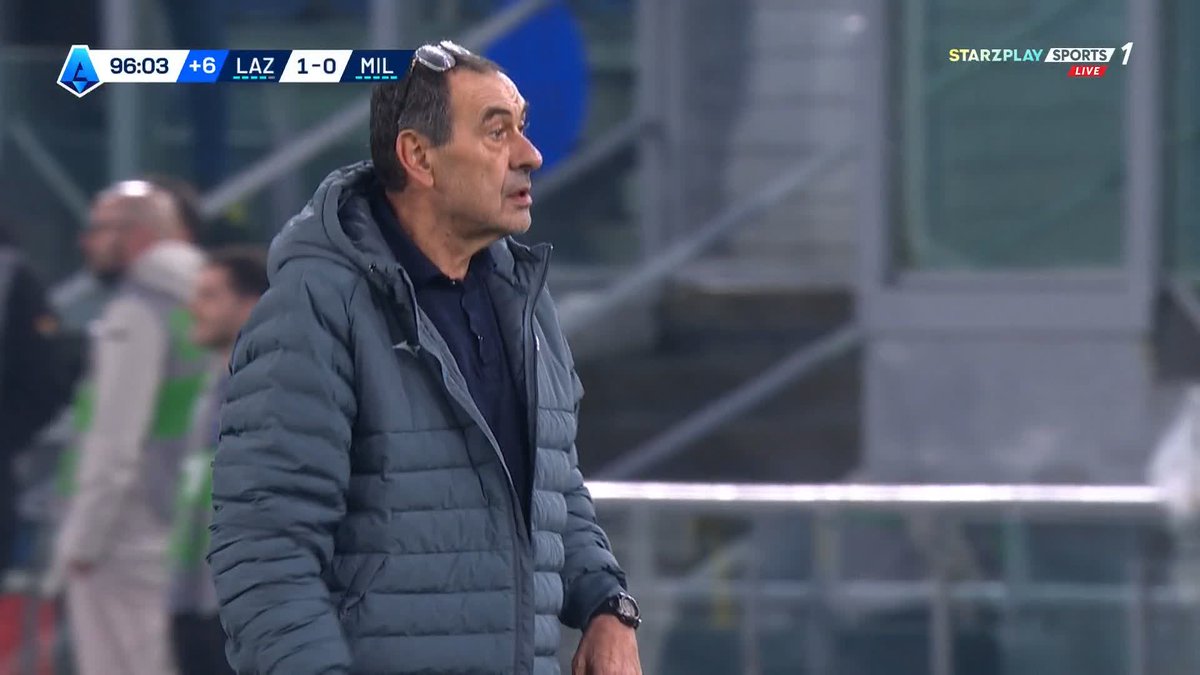 لقطة طرد " ساري " مدرب لاتسيو 