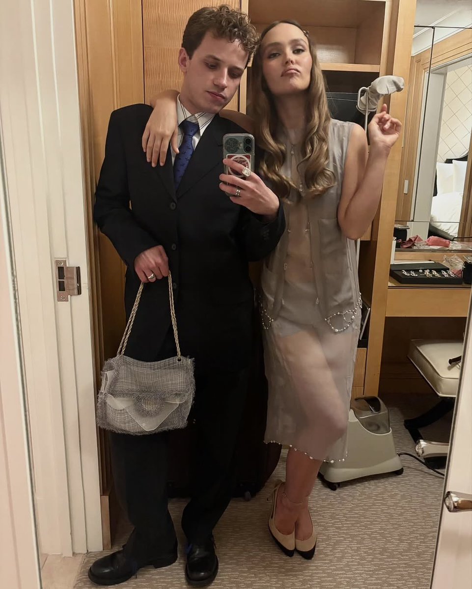 Lily-Rose Depp Updates tweet media