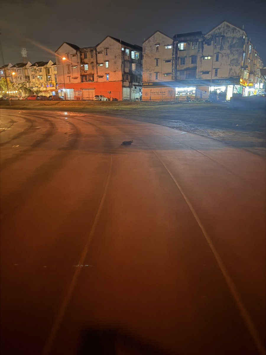 𝐀𝐬𝐡 tweet media