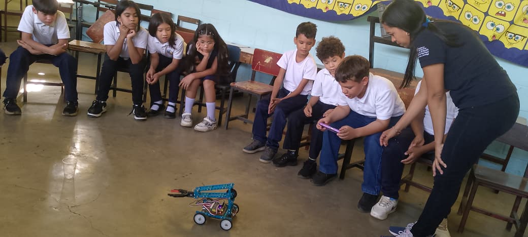 MariaRodri21720's tweet photo. Se Despierta el interés en cada uno de ellos.
#InfocentroPortuguesa 
#CienciaParaLaVida
#roboticaeducativa https://t.co/ZLVQZiFGgH