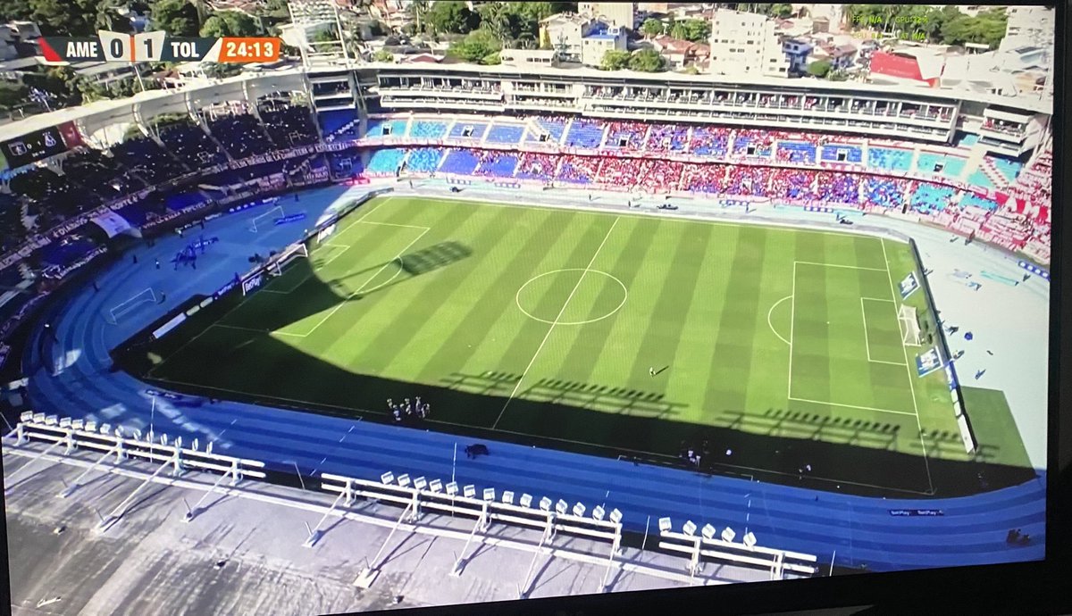 Si Colombia fuera un país futbolero, el segundo equipo más popular a nivel nacional, en una ciudad de 3 millones de habts, debería copar siempre de local sin importar el rival. Ah, y un domingo a las 4 de la tarde: el mejor horario para ir a ver fútbol. Si a los grandes no les