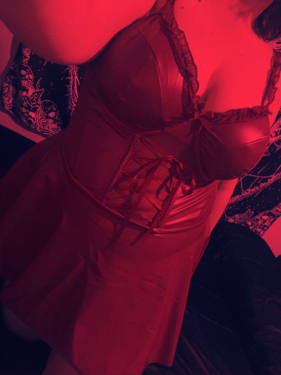 ༺♰༻ tweet media