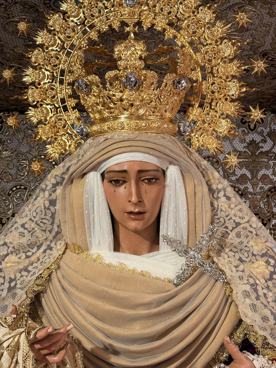 HermandadAmor's tweet photo. 📌 María Santísima de la Encarnación ya se halla ataviada y entronizada en su paso procesional, aguardando la llegada del Domingo de Ramos. https://t.co/HxY94tJTrv