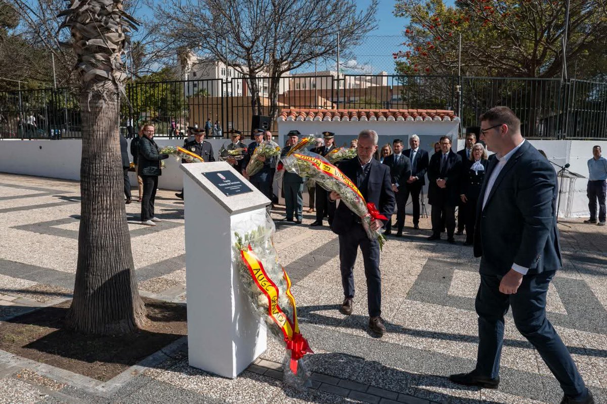 augc_granada's tweet photo. @augc_granada presente mediante nuestro S.Juridico P en el homenaje a las Víctimas del Terrorismo en la ciudad de Motril .Nadie muere si su recuerdo está presente . https://t.co/hW5iQ54PyS