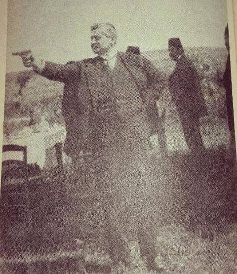 ruslar gelene dek ermeniler, yunan gelene dek rumlar, ingiliz ve fransız gelene dek araplar ve kürtler Osmanlı'nın dostuydu. Talât Paşa'nın vefatı bugün binlerle anılıyorsa, bir Talât şehit ama binlercesi doğdu. #İsrail ve ABD desteğini alınca, #çözüm süreci gerçeğini görürsünüz.