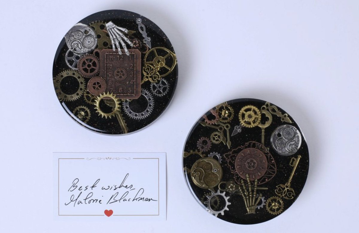 malorieblackman's tweet photo. Steampunk paperweights:

(1st photo - top view of both paperweights, 2nd photo - underside of paperweight, plus top view) https://t.co/6m1Y5mVR9S