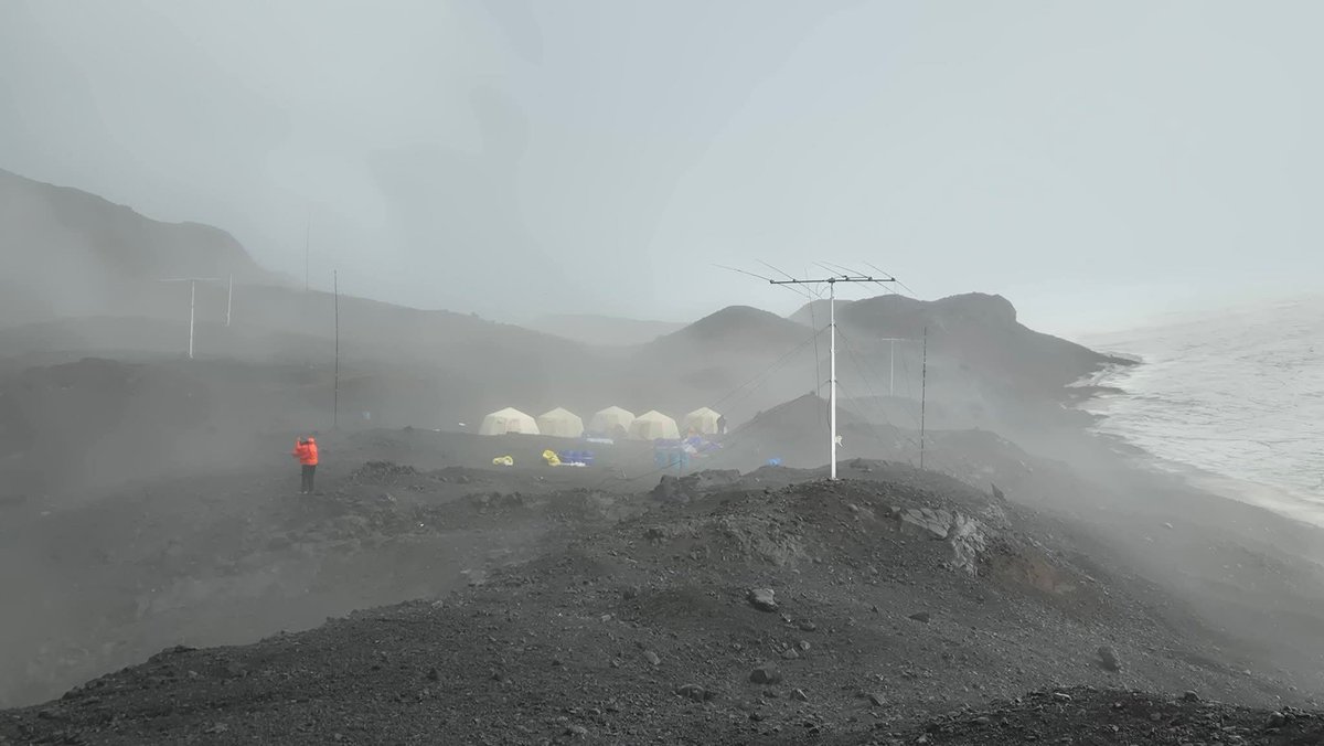 Ham Radio World tweet media