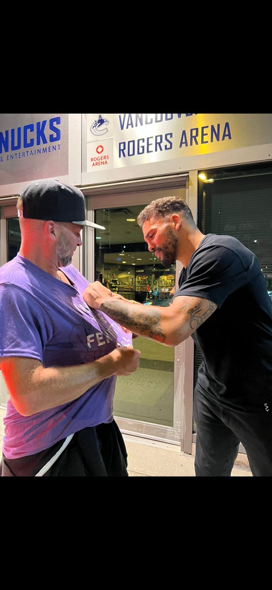 ShirtGuyLee tweet media