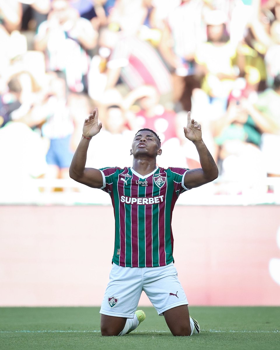 Diga amém, ele foi além
Ao amado Hércules, a nota dez convém!

📸: Marcelo Gonçalves/FFC