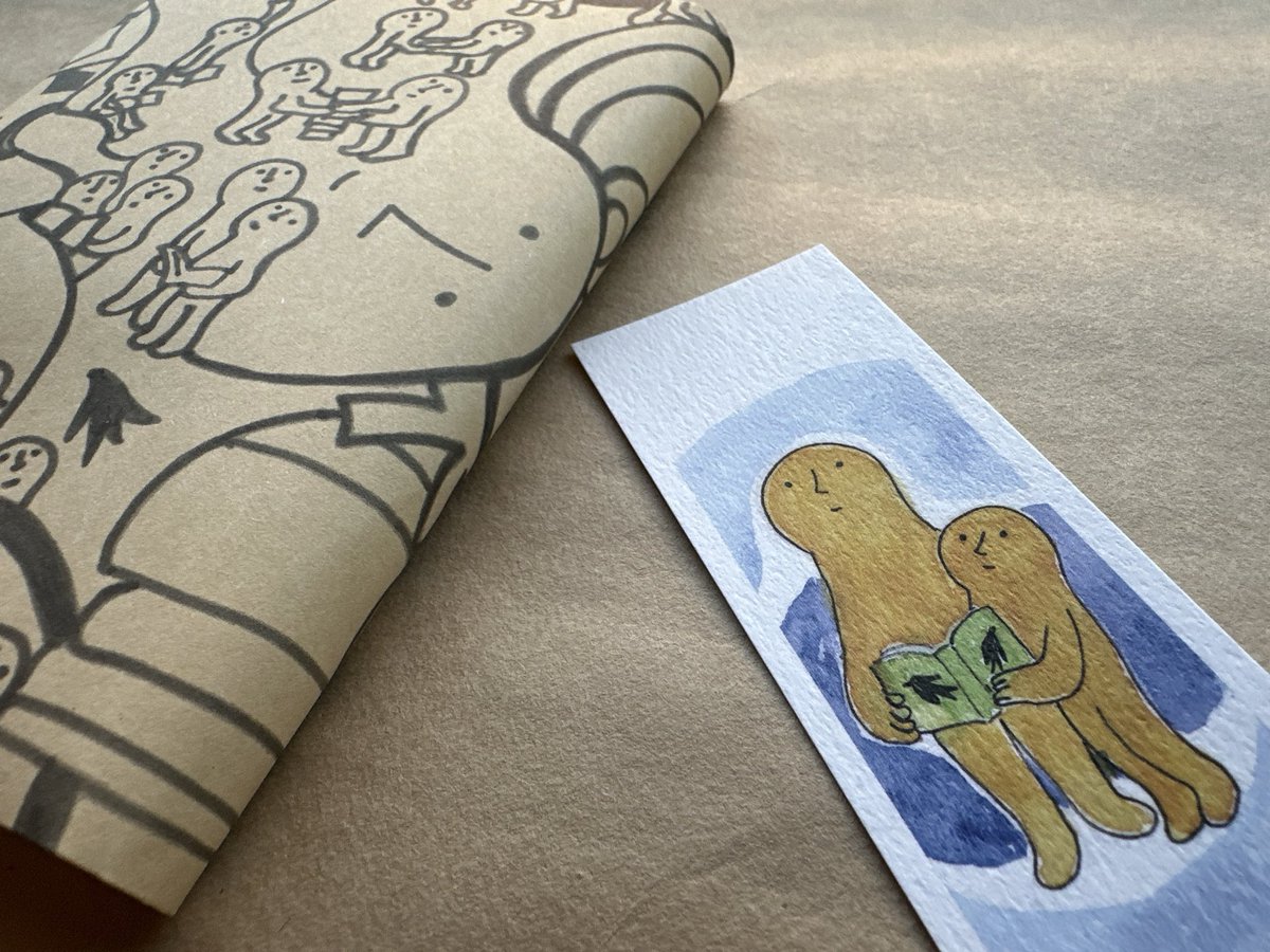 ウェブ古書店うみつばめです。

朝陽を浴びて
本棚の文庫本が旅立つ。

ブックカバーをかけた。
栞を添えた。

本とお客様とご縁に感謝。

kaiensha.stores.jp

#本　#読書　#古書店うみつばめ