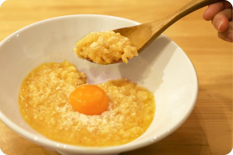 【今日のTHANK便り】

今日は月曜日。
新しい一週間のはじまりですね。

THANKでは毎日、
お客様に気持ちよくラーメンを食べていただけるよう店内の掃除を大切にしています。

テーブルやカウンターはもちろん、
床や調味料のまわり、厨房まで。
営業の合間や営業後にも、みんなで丁寧に整えています。