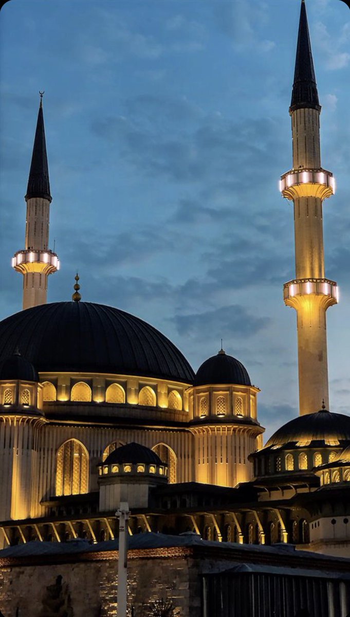 _kosemstf_'s tweet photo. Senden başkasına açılmayan ellerimizi senden başkasına muhtaç etme Ya Rabbi..
Kadir Gecemiz Mübarek olsun. https://t.co/rIhQfXvGJT