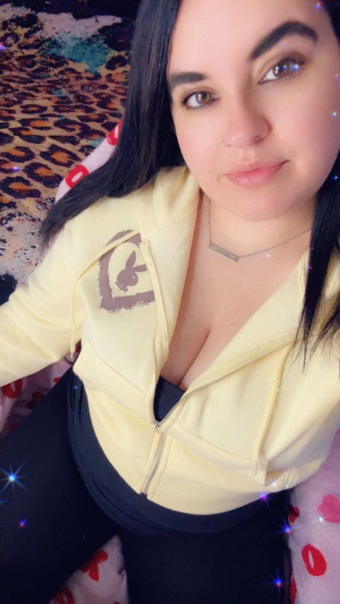 Live on two places today. Come hang out!! 

tiktok.com/@kelsielee1114…

twitch.tv/ttv_kelsielee
