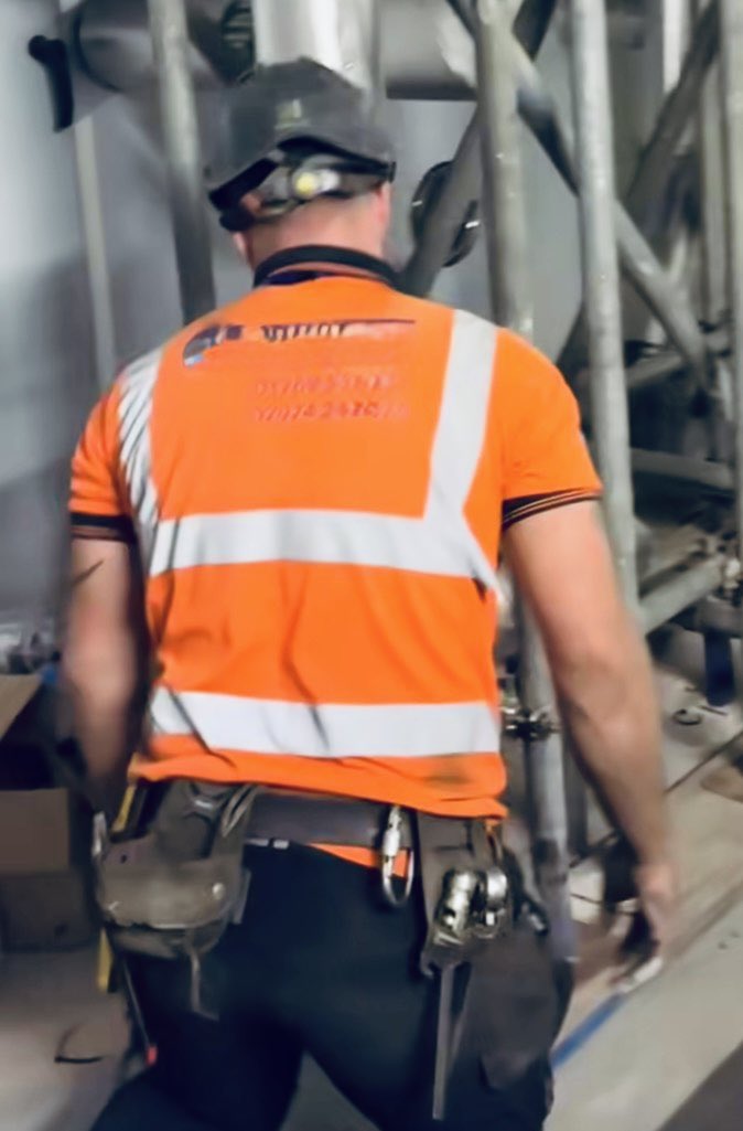 ScaffHunter's tweet photo. Fit scaffy #fit #scaff #scaffy #scaffolder #fitscaffy #fitttadie #fitass #fitAF #HiVis #HiViz #hardhat #workgear #toolbelt #tooledup https://t.co/Y2lvZ0KNAA