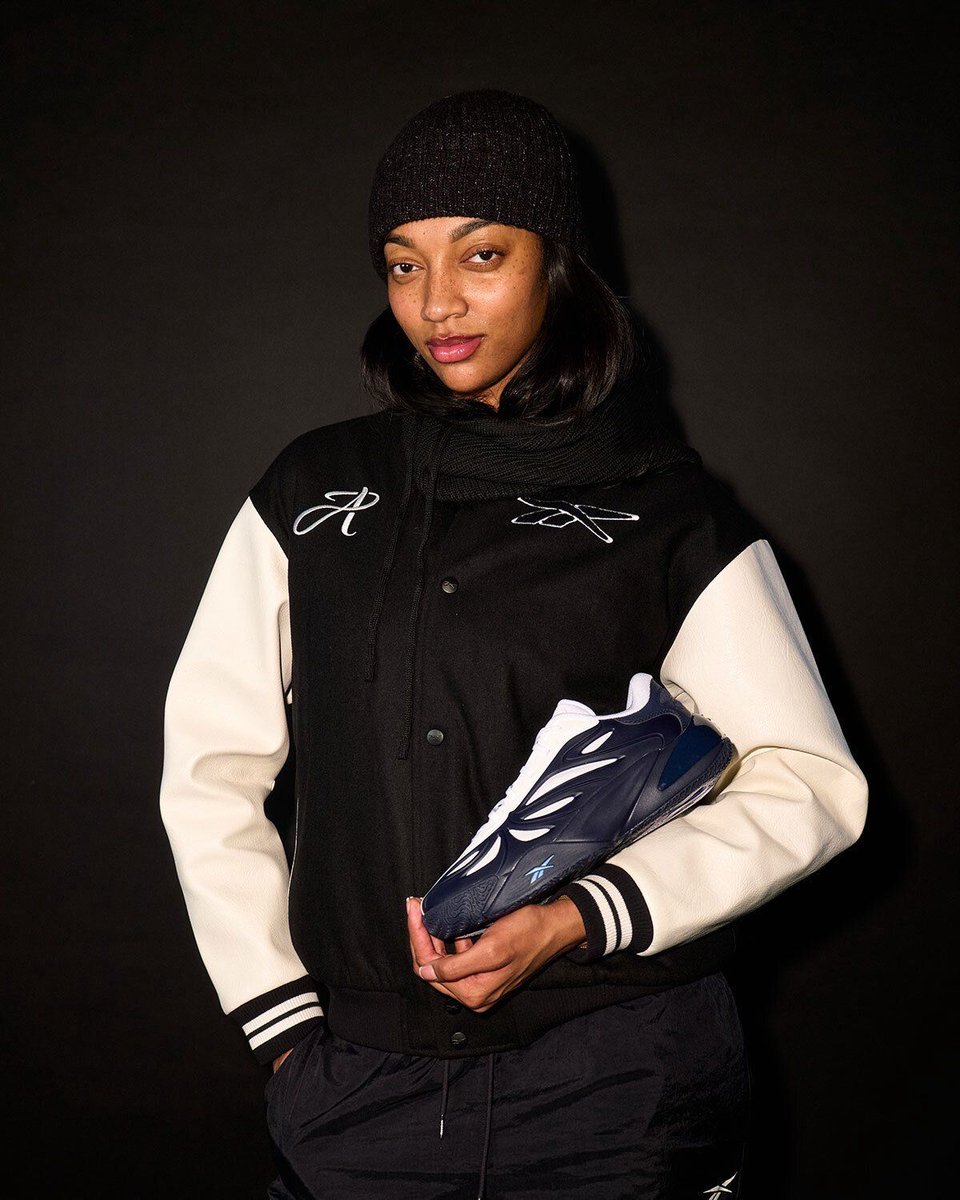 JustFreshKicks's tweet image. Reebok Angel Reese 1 “Navy Halo” 😇

bit.ly/4lnY7vg
