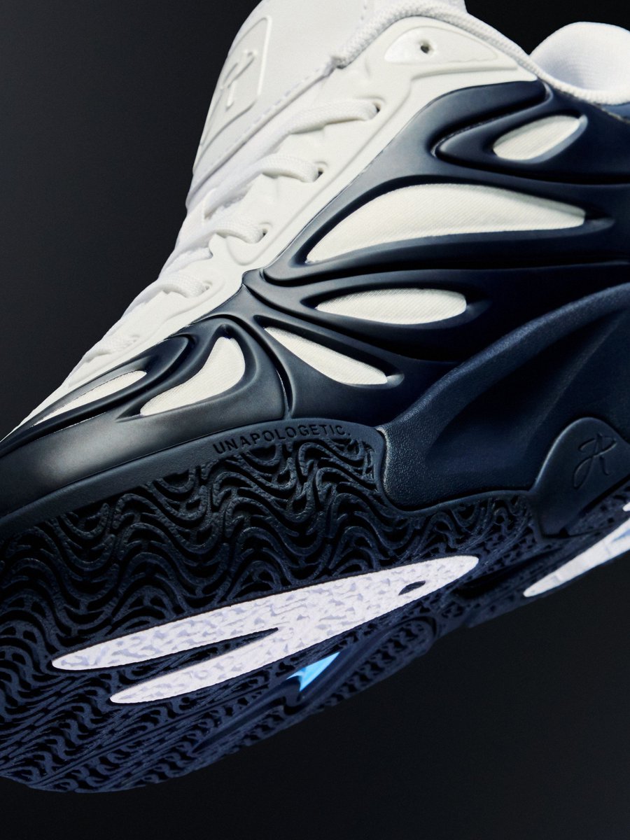 JustFreshKicks's tweet image. Reebok Angel Reese 1 “Navy Halo” 😇

bit.ly/4lnY7vg