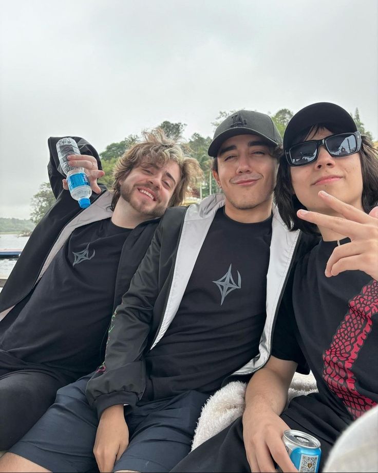 Lucy_Chan2219's tweet photo. NO HAY NADA MÁS DIFÍCIL QUE VIVIR SIN TI
SUFRIENDO EN LA ESPERA DE VERTE LLEGAR
EL FRÍO DE MI CUERPO PREGUNTA POR TIIIIIII
Y NO SE DONDE ESTAAAAAAAAAAAAAAAAAAS
si no te hubieras ido sería tan feliz... 🥀 https://t.co/pQ3LhVa8Rb