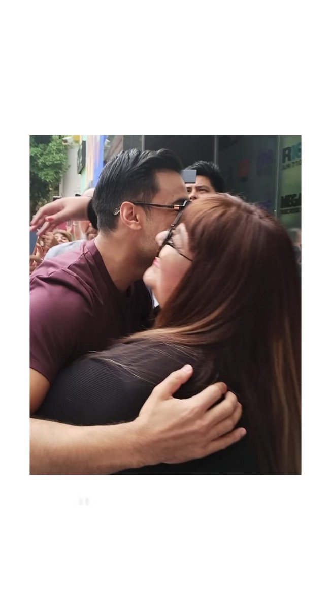 Que viaje en este abrazo mis mejores deseos en tu día 💫
¡Feliz cumple <a href="/_CarlosRivera/">Carlos Rivera</a> ! 🎈
Sos un gran perseguidor de sueños, inspirador, sensible, transparente y adorable infinito 🥰
Te quiero mucho ❤️