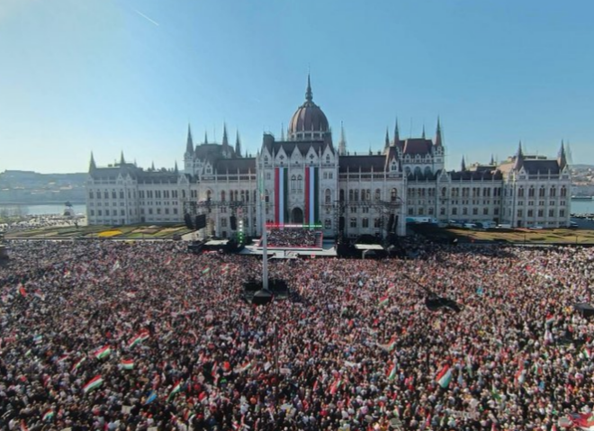 🇭🇺HUNGRÍA. Así está Budapest en la gran manifestación en apoyo a Victor Orban y rechazo a las políticas de la UE

*Estas imágenes NO las veremos en la TVs españolas