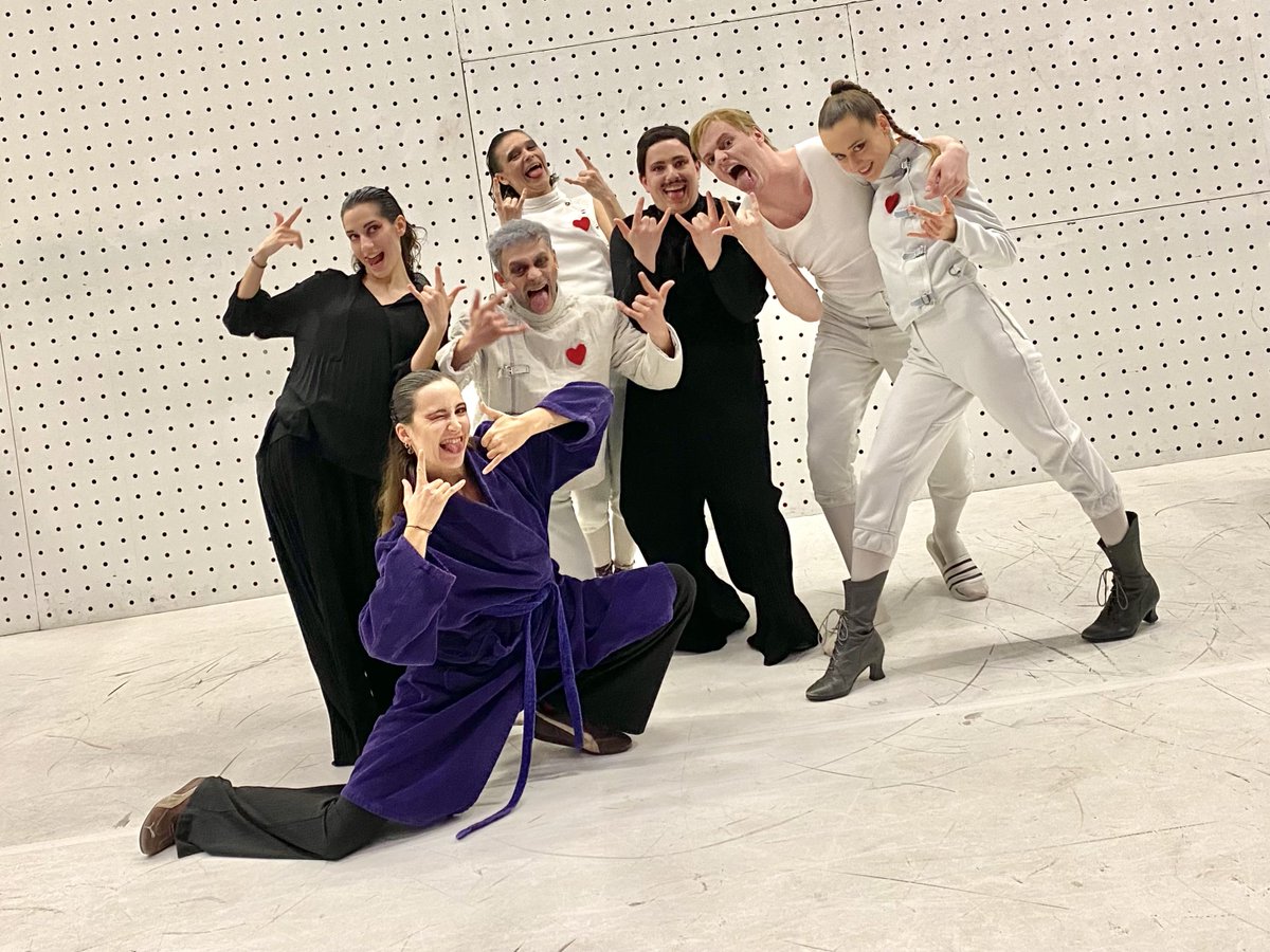 Berliner Ensemble tweet media