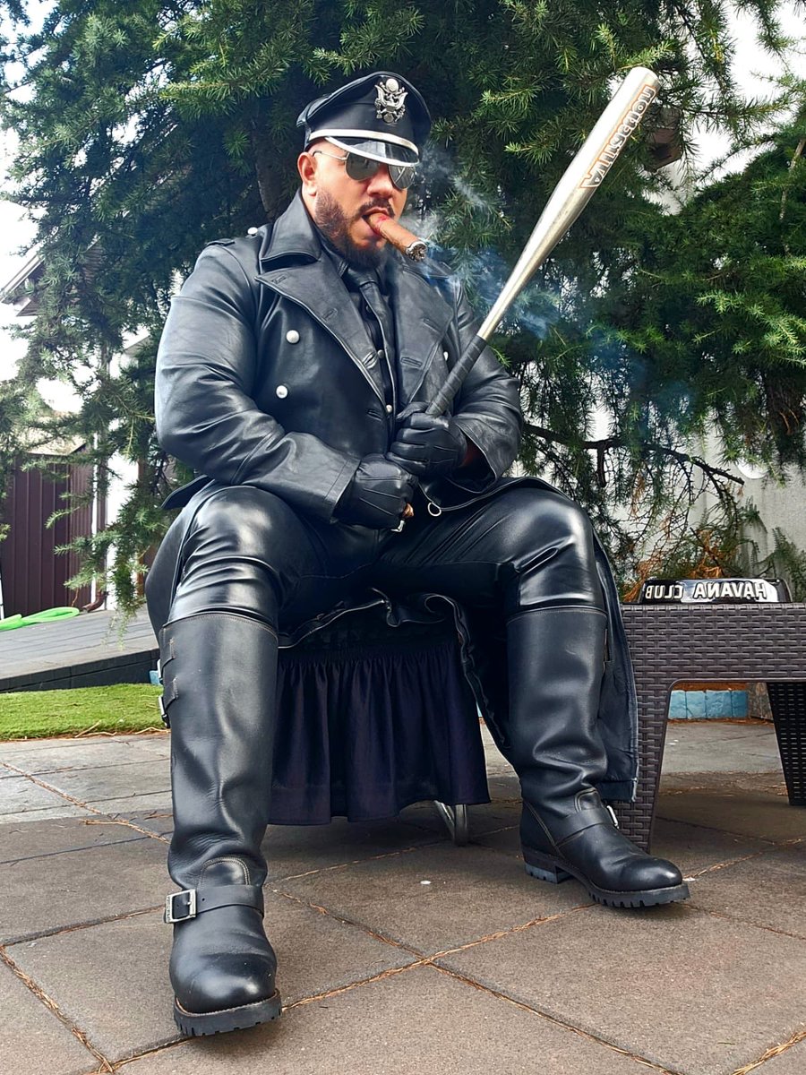 Dommuscleleather tweet media