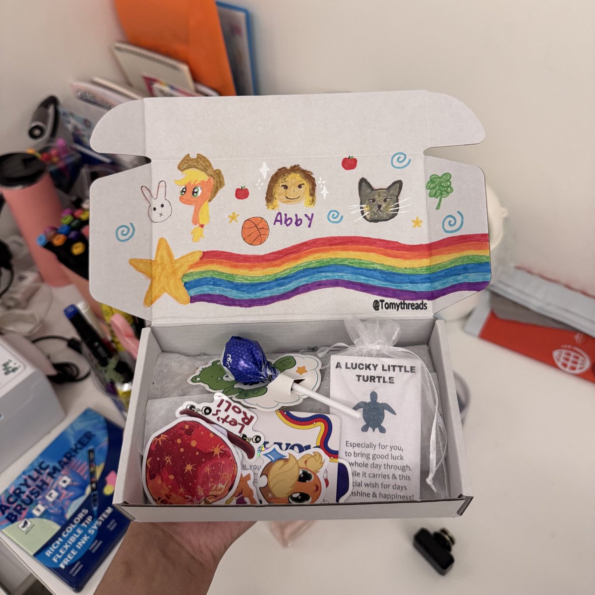 تومي ثريدز tweet media