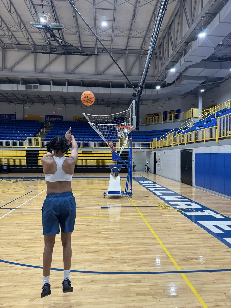 Ava Marsh tweet media