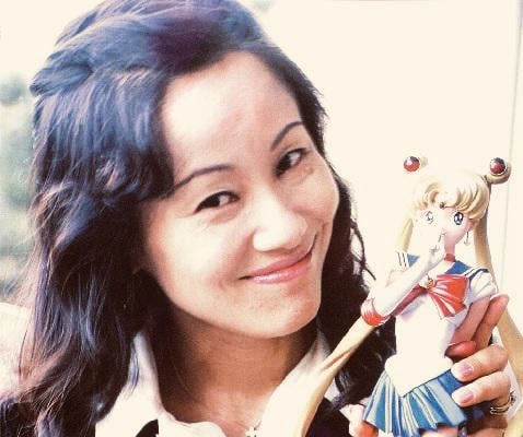shojospain's tweet photo. Hoy cumple 59 años la mujer que revolucionó el género de las magical girls e hizo llegar el shōjo a lo más alto en la década de los 90… ¡Feliz cumpleaños NAOKO TAKEUCHI! 🎉

Así que pasamos a comentar algunas novedades de 'Sailor Moon': https://t.co/LRvwe2hMYr