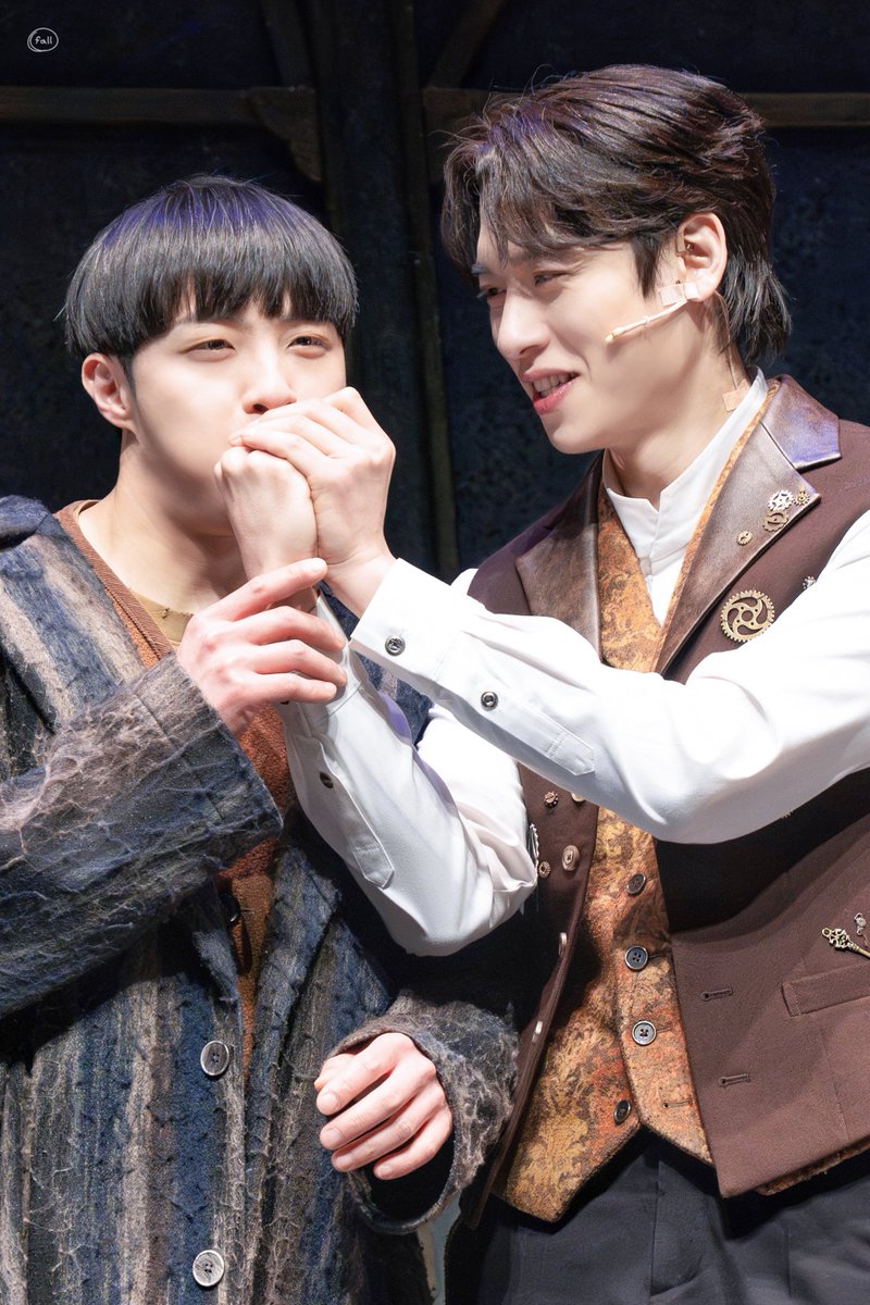 𝐅𝐚𝐥𝐥 tweet media