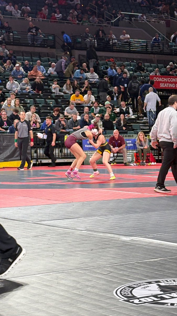 Stateliners_ATC's tweet image. She wasn’t satisfied with 4th and there’s nothing wrong with that. There are 2 more years to get to that top spot. But I am so impressed and of course proud of Ellie! Congrats @LadyLinersWrest #proudAT #goliners