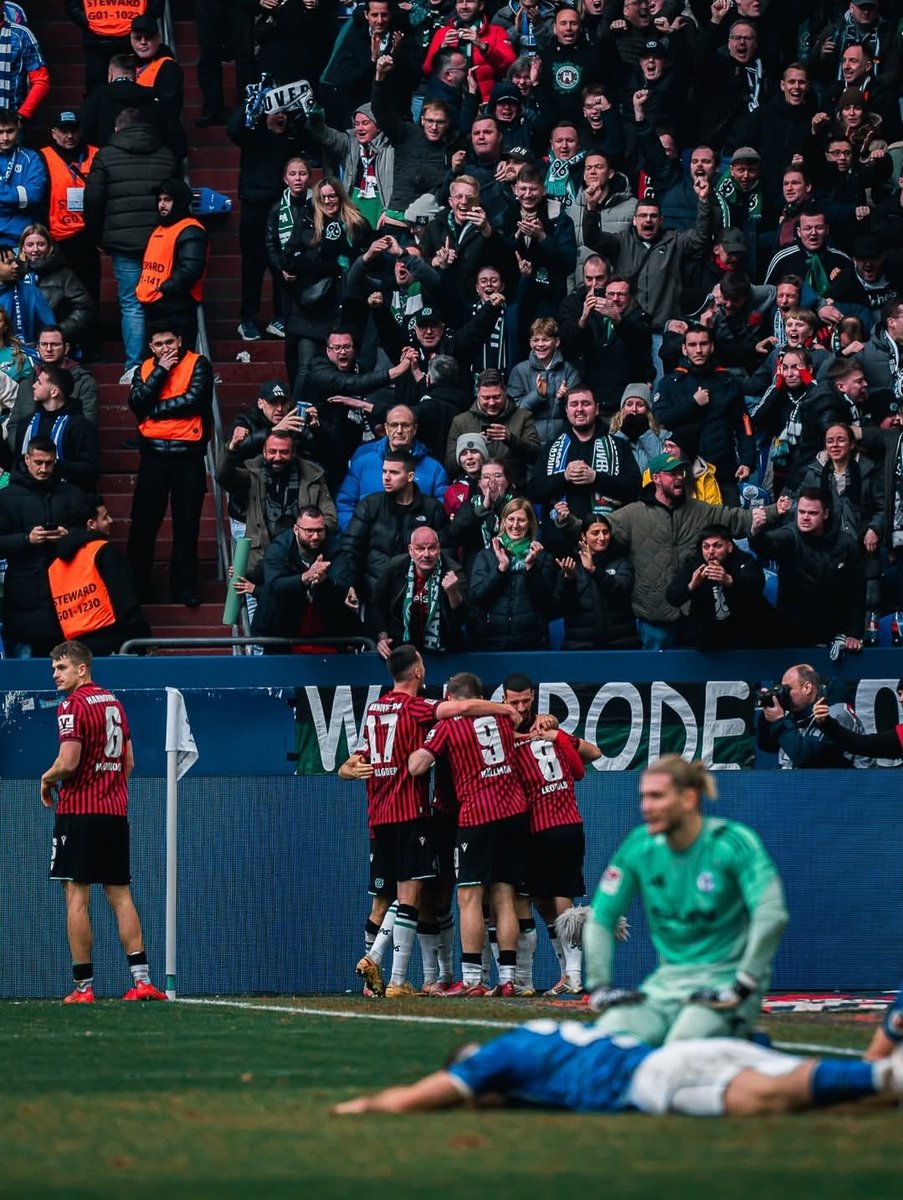 Lea 🖤🤍💚 tweet media